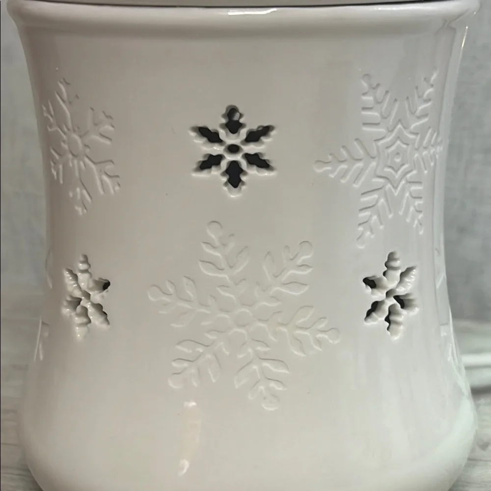 Scentsy White Accent Candle Holder “Blizzard”